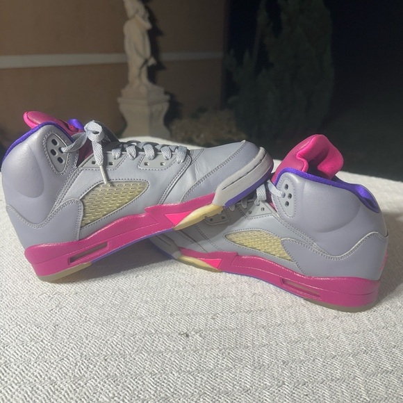 Jordan 5 Retro
Cement Grey Pink (GS) Sneakers - Picture 5 of 8